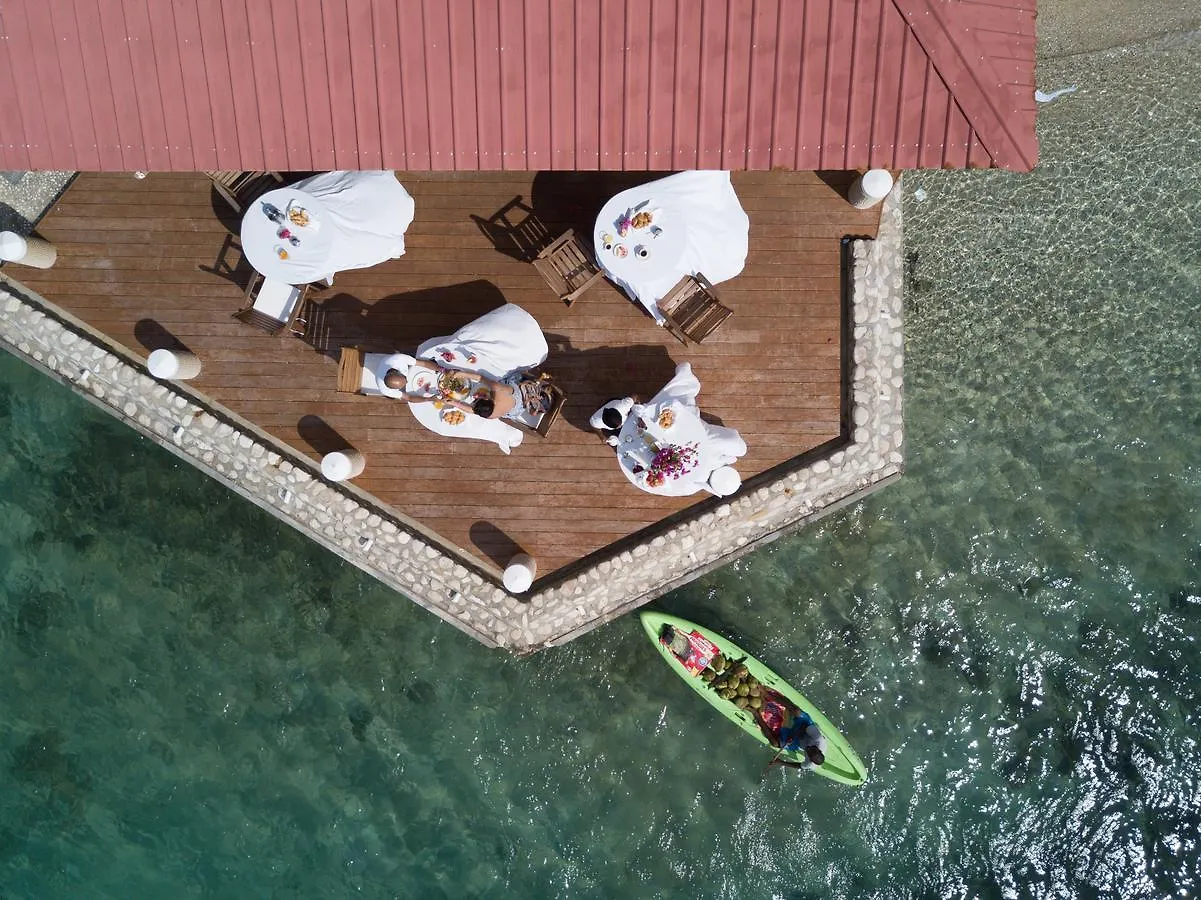 Moulin Sur Mer Beach Resort Montrouis